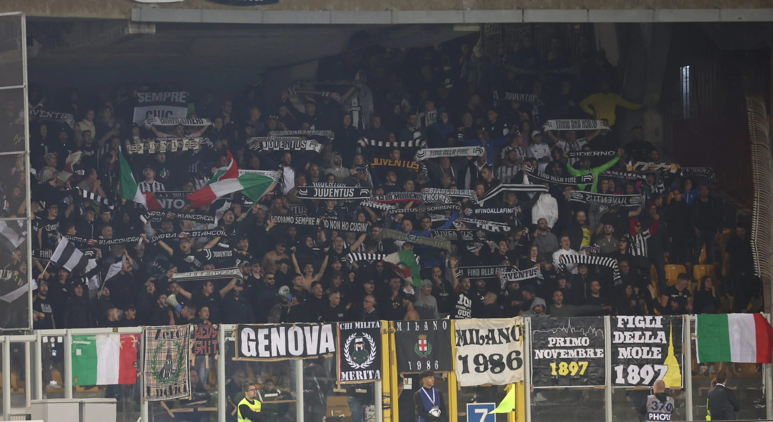 Juventus, striscione allo Stadium contro due calciatori: il motivo