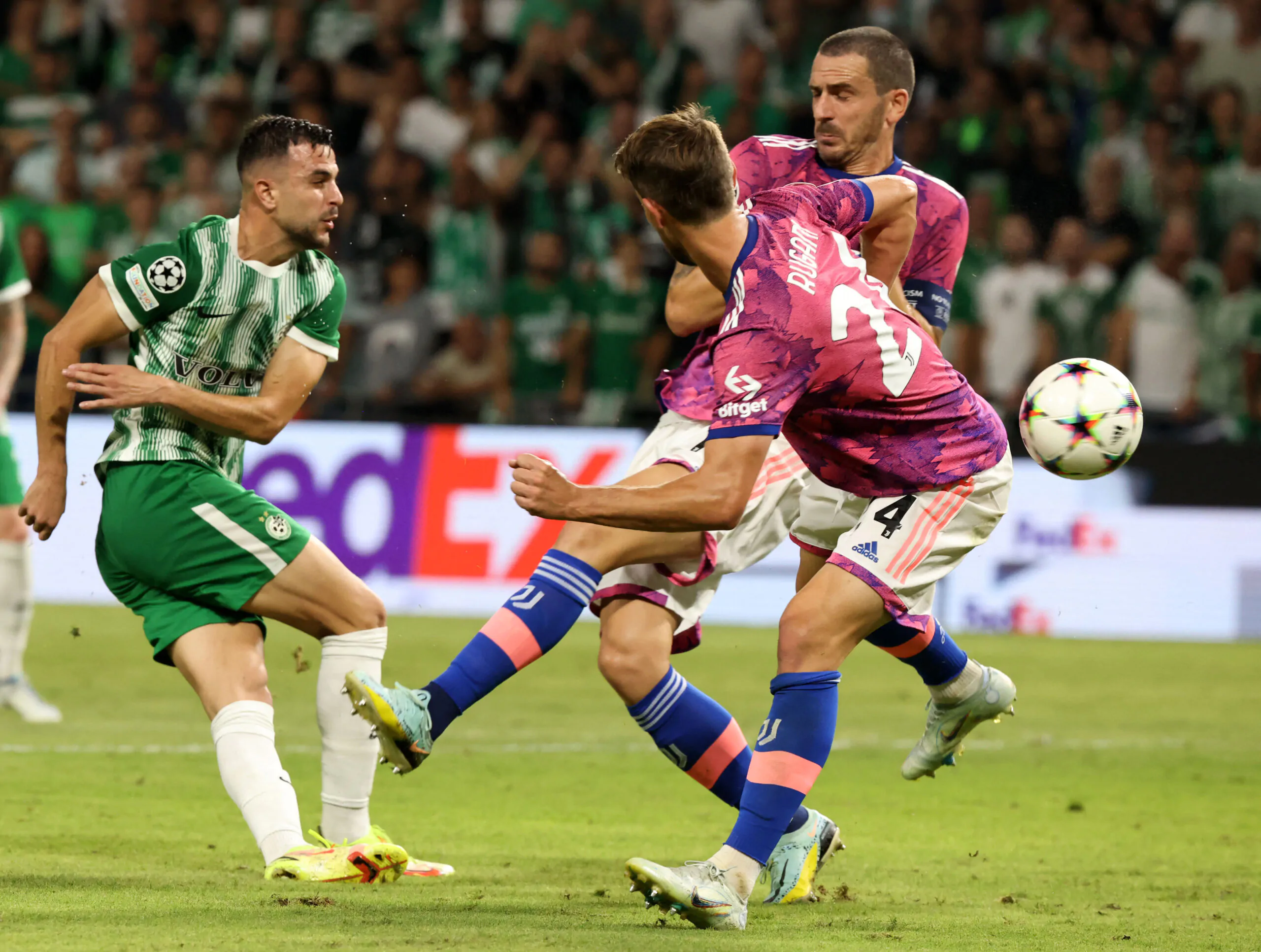 Calciomercato Juventus, futuro in bilico per il difensore: pronte 2 offerte dalla Serie A