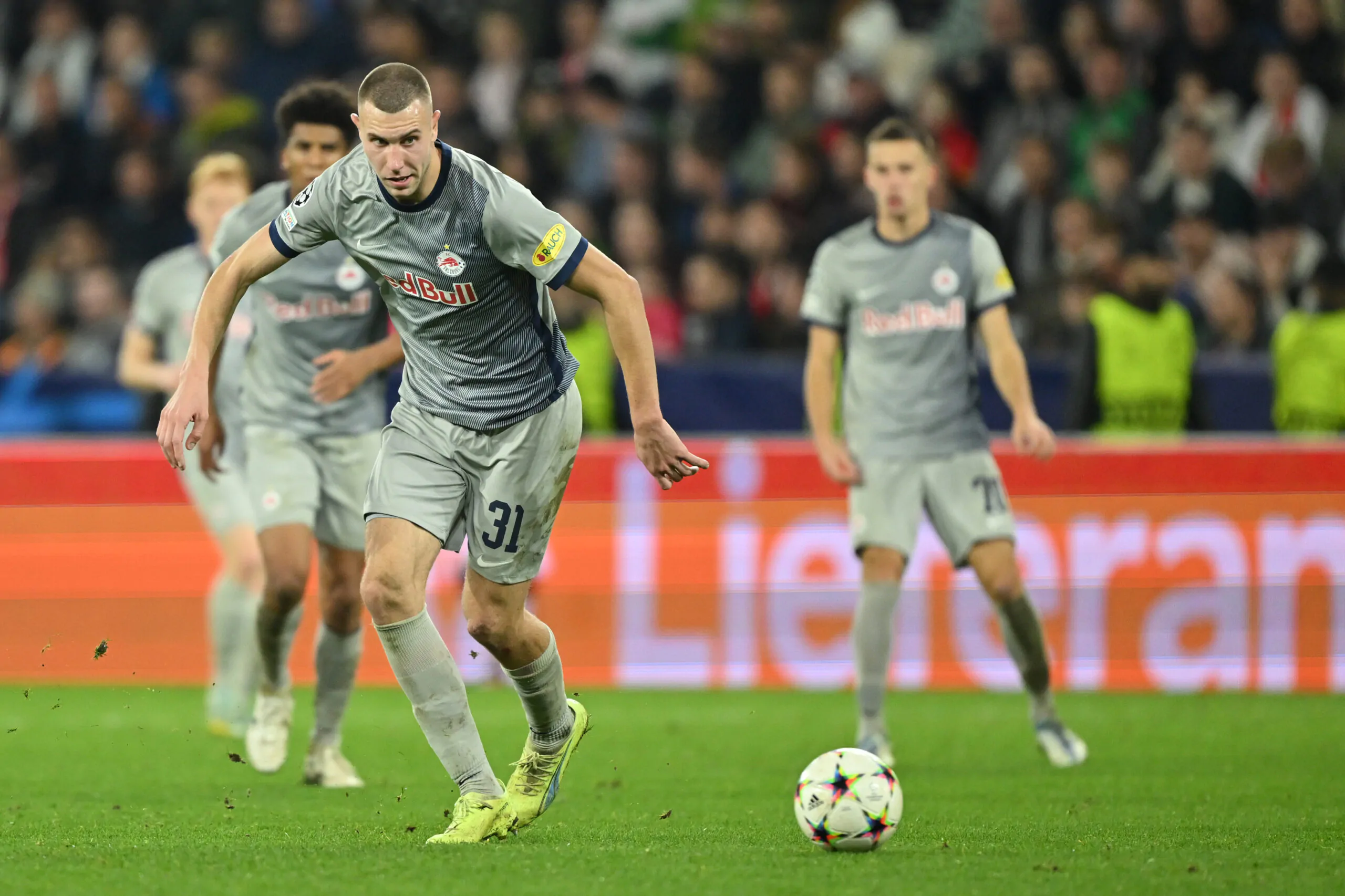 Calciomercato, l’obiettivo in difesa strizza l’occhio: “È un onore essere accostato alla Juve!”