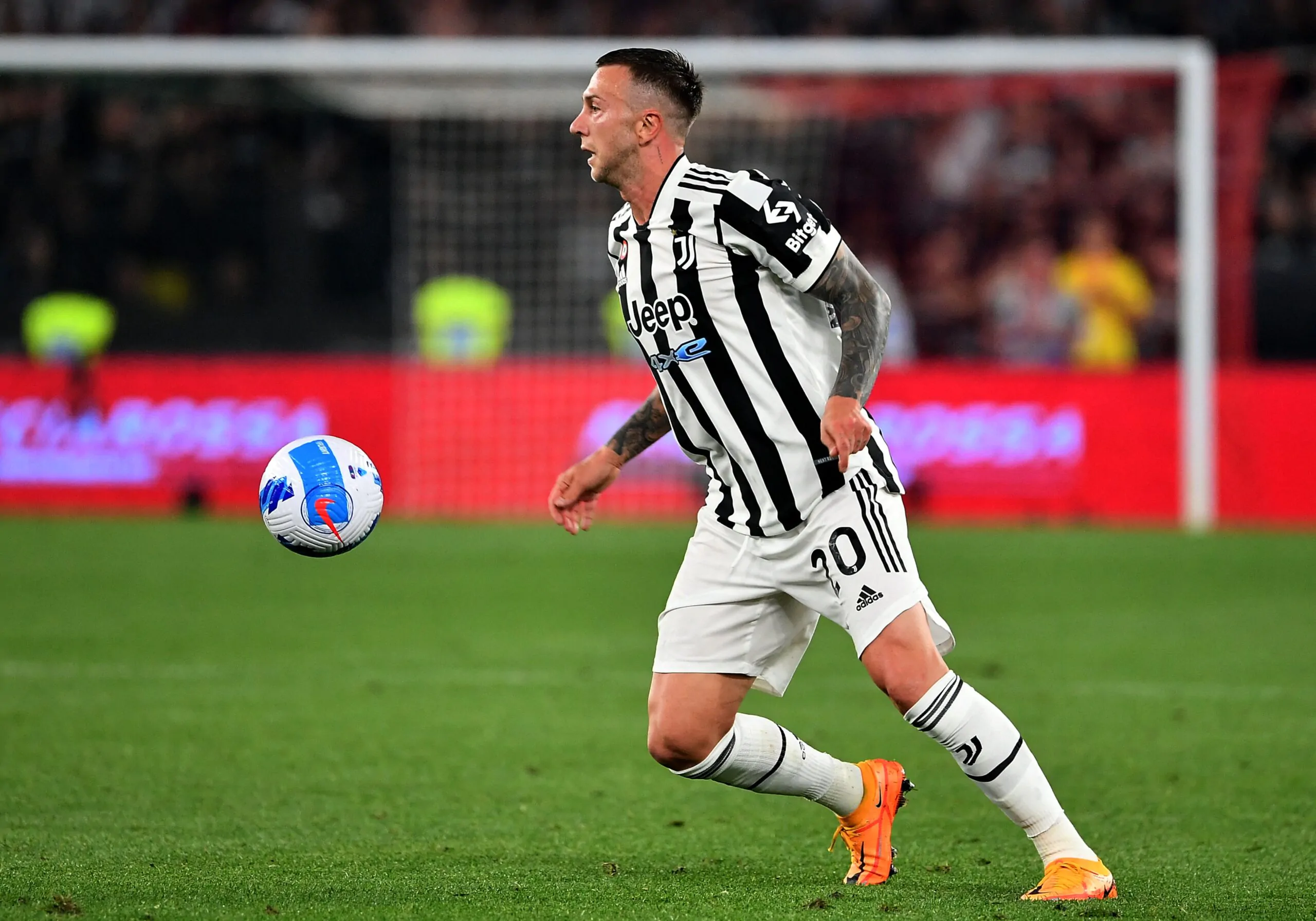 Bernardeschi sicuro: “Penalizzazione? La Juve dà fastidio”, poi il commento sulla manovra stipendi