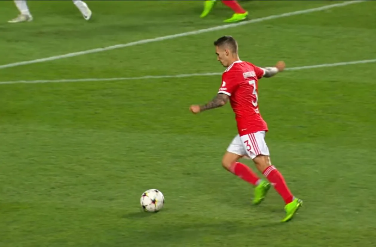 Juve, tanta concorrenza per l’obiettivo Grimaldo: si aggiunge la big spagnola