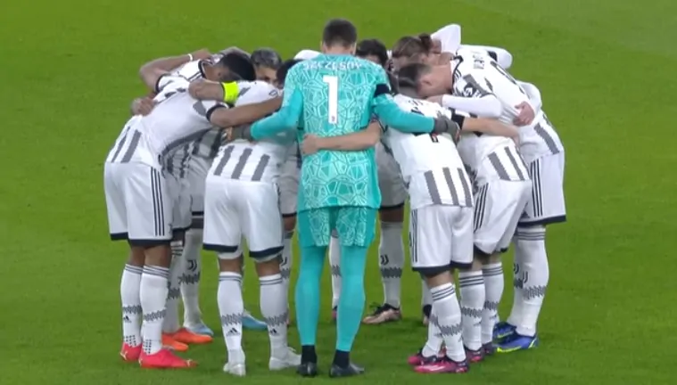 Juventus, problemi per un centrocampista: partirà dalla panchina contro lo Spezia