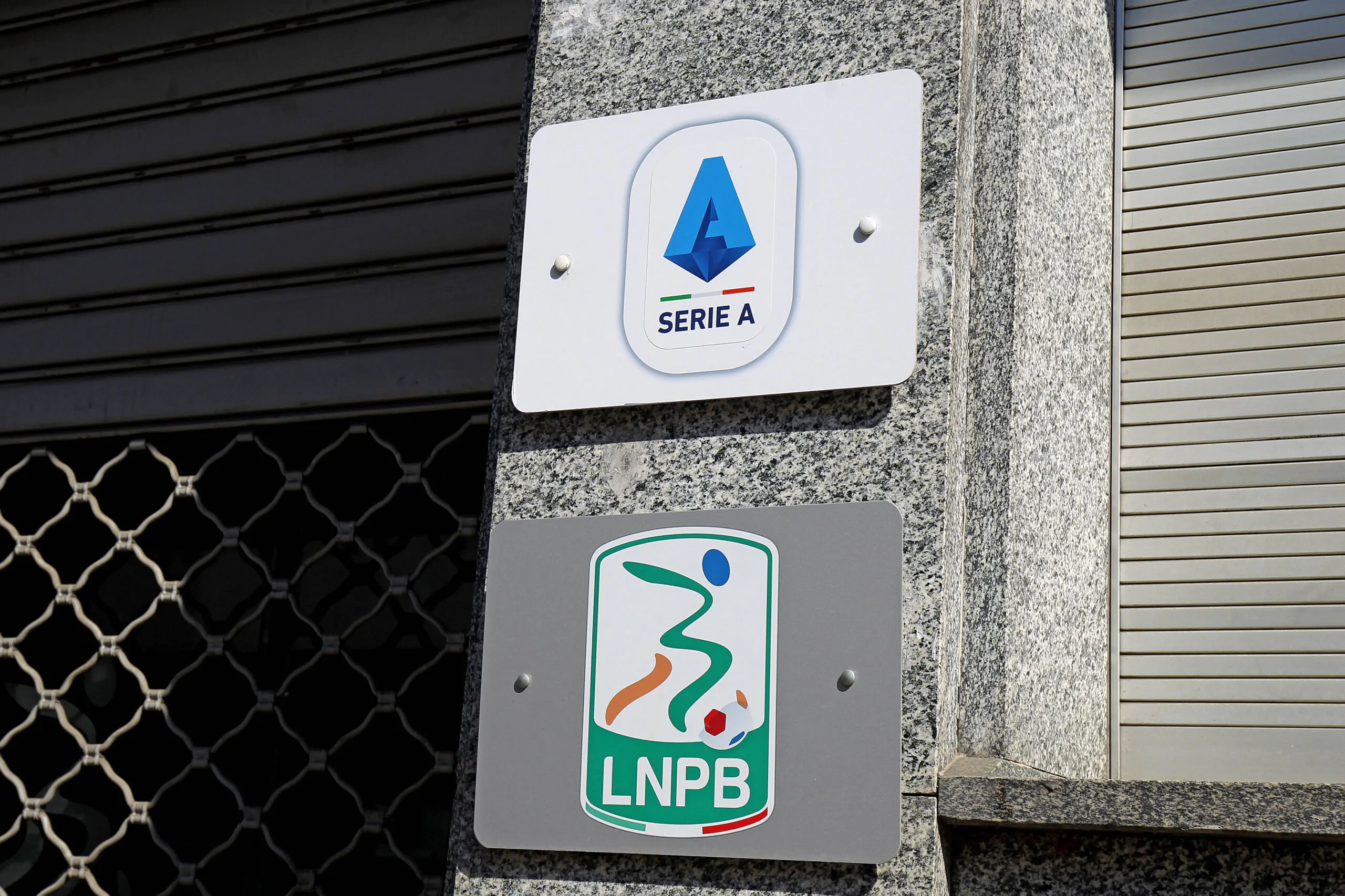 Serie A, le banche possono entrare nel campionato: le offerte