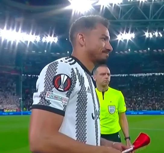 Danilo, messaggio da leader dopo il caso Pogba: “Chi sbaglia ne è consapevole”