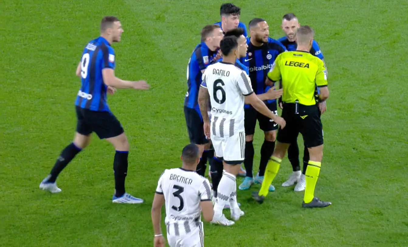 Inter nervosa, continue proteste con l’arbitro: Acerbi come Mourinho! (FOTO)