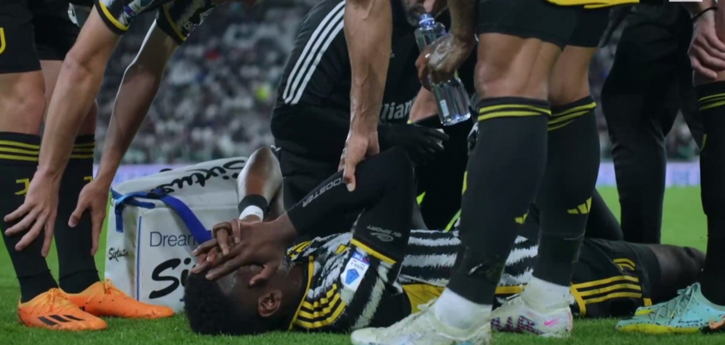 Paul Pogba in lacrime a causa dell'infortunio in Juventus-Cremonese