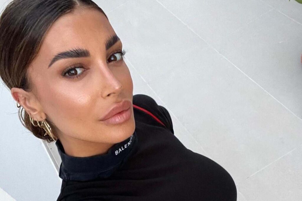 Il vestito di Cristina Buccino lascia poco spazio all'immaginazione