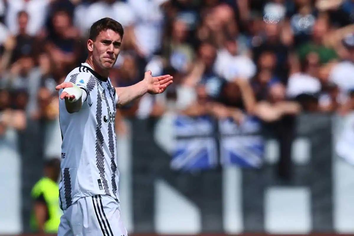 Vlahovic non piace solo al Bayern Monaco: la Juventus fissa il prezzo