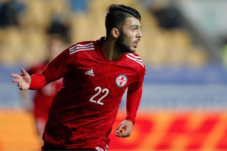 Vlahovic in partenza? Nuovo nome per l'attacco