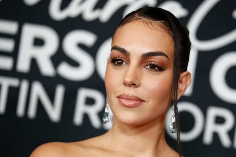 Georgina da urlo, lo scatto social fa impazzire i followers