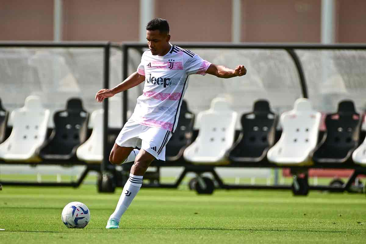 Alex Sandro lascia la Juve per vestire la maglia rossonera