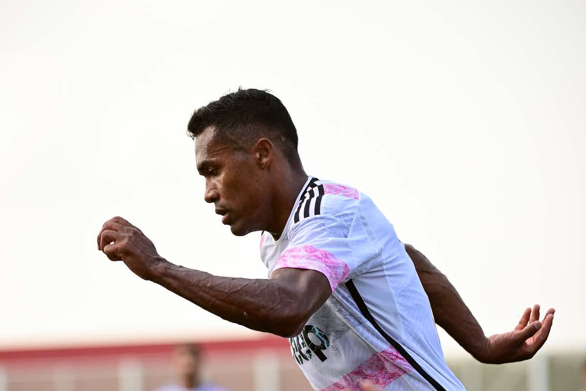 Alex Sandro lascia la Juve per vestire la maglia rossonera