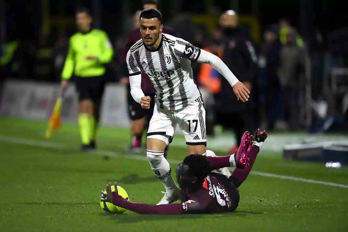 Kostic in azione con la Juve
