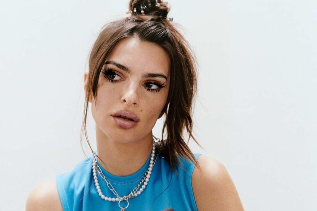 Emily Ratajkowski manda in estasi Instagram