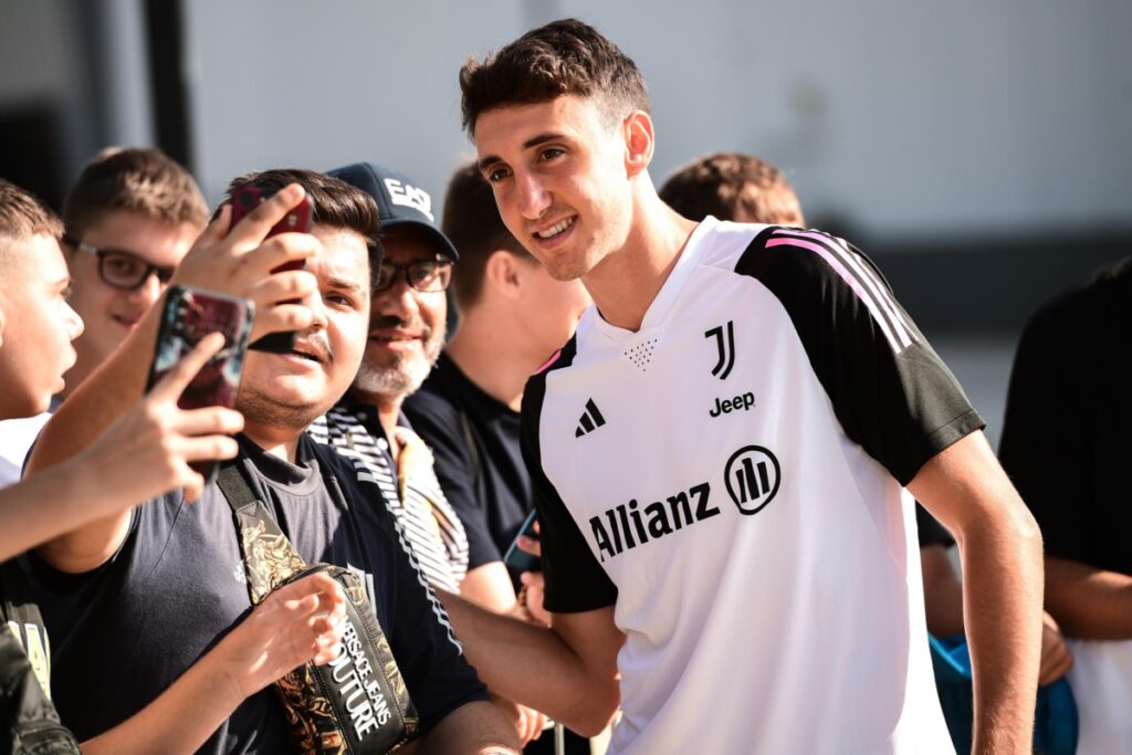 Andrea Cambiaso resta alla Juventus