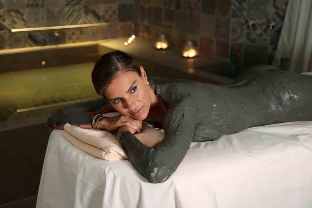 Martina Colombari in posa sui social