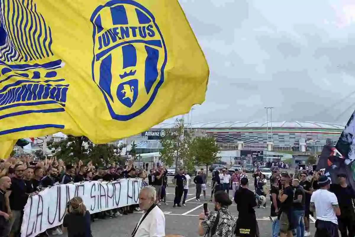 I tifosi sostengono la squadra