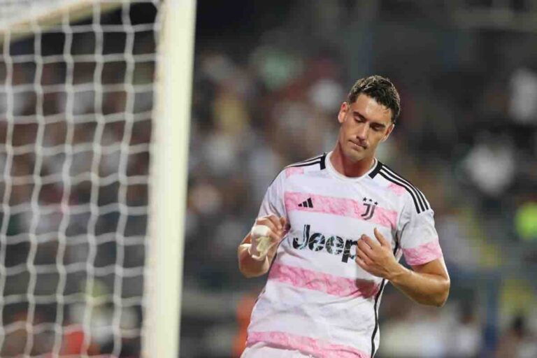 Allegri-Vlahovic, scintille e carezze: il gesto che pochi hanno visto