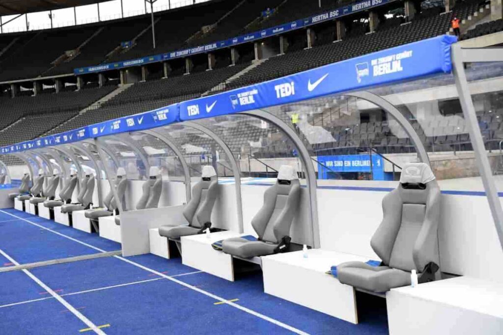 Salta la panchina, c'è l'annuncio ufficiale: esplode il caos