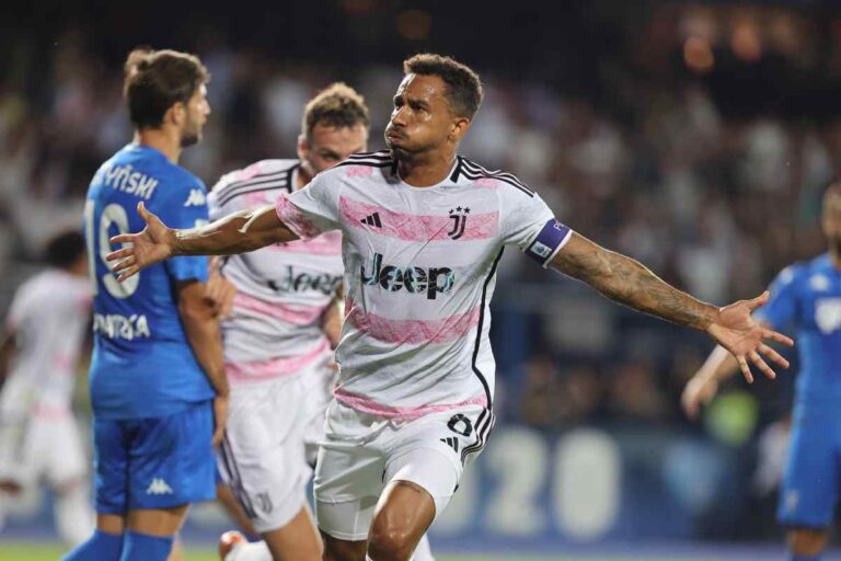 Danilo sulla fascia da capitano