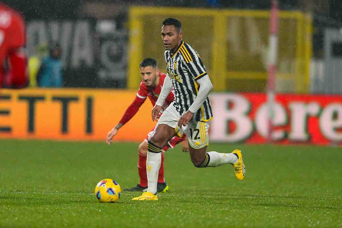 Alex Sandro nel mirino della stampa
