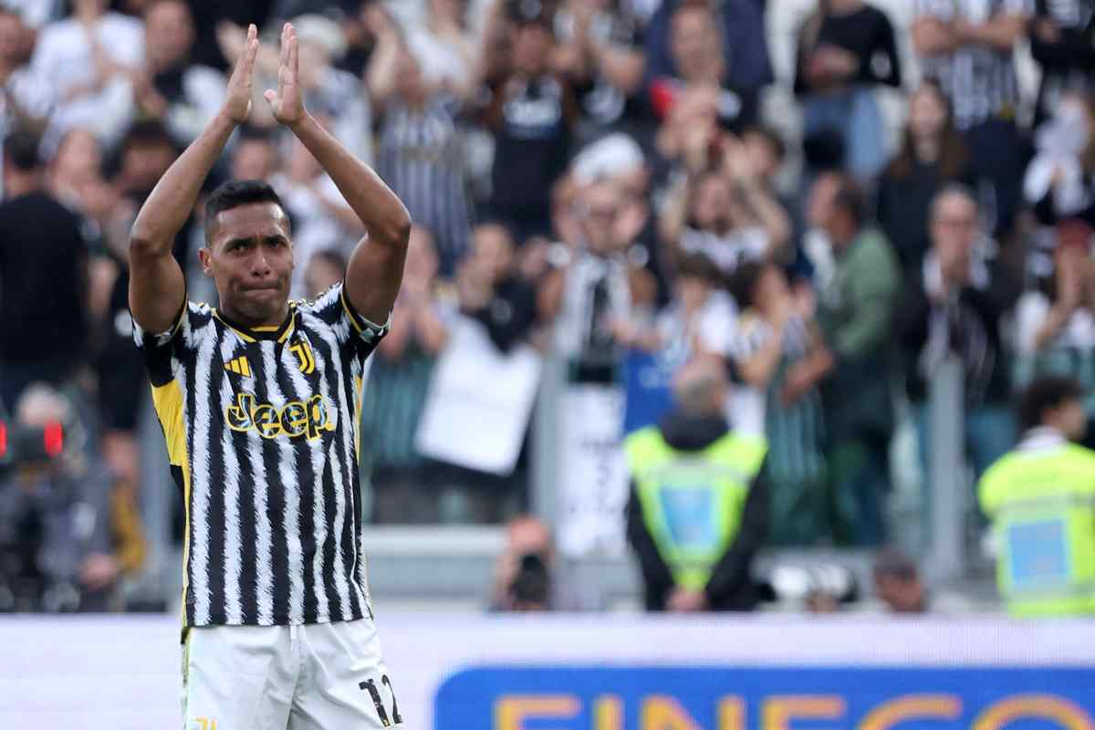 Alex Sandro dice addio ai tifosi della Juve