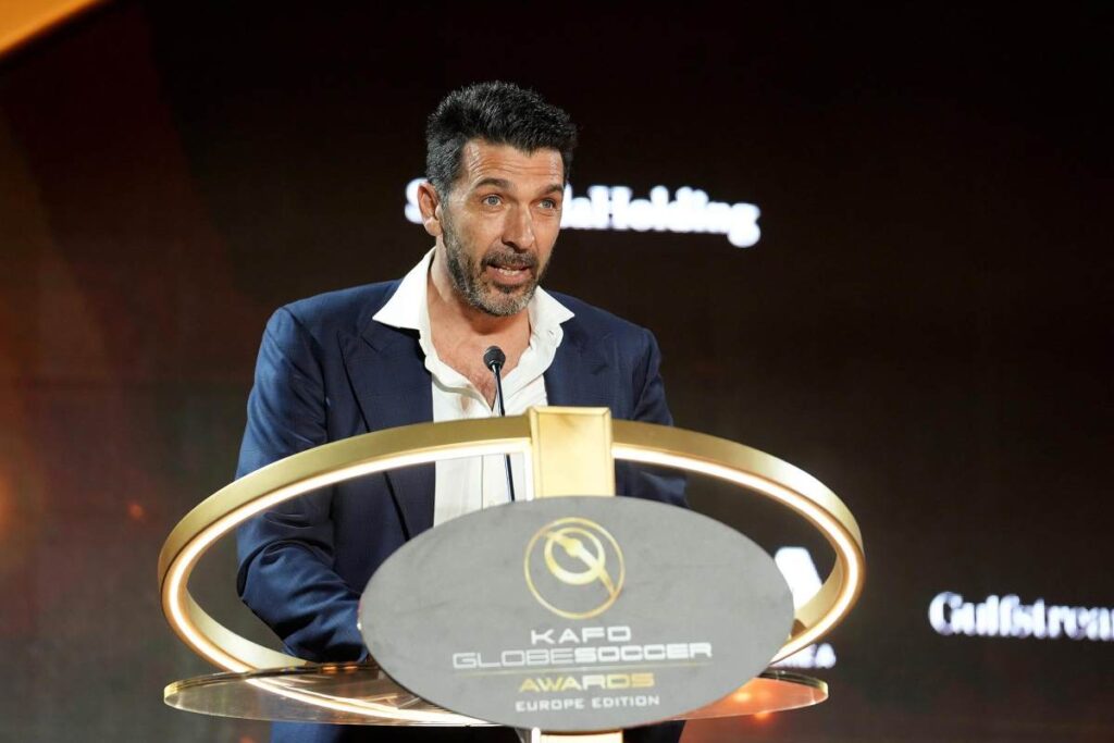 Buffon elogia Giuntoli e la Juventus