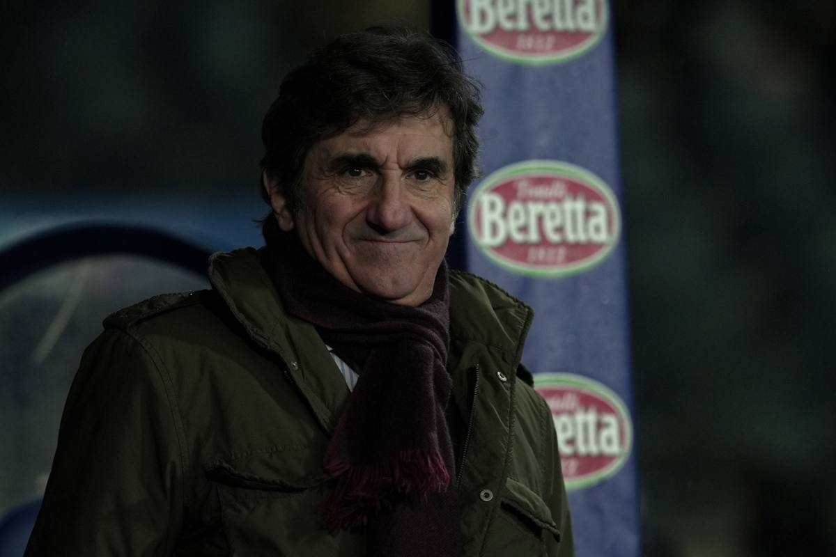 Cairo guarda dalla panchina