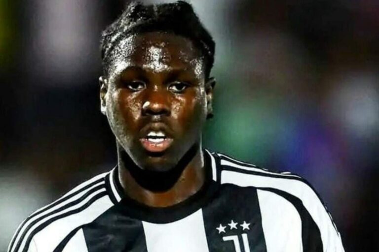 Un centrocampista ha firmato con la Juventus