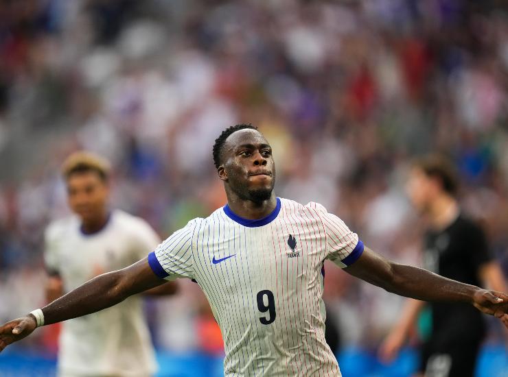 Kalimuendo esulta dopo un gol