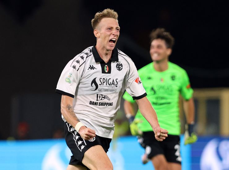 Bertola esulta dopo un gol