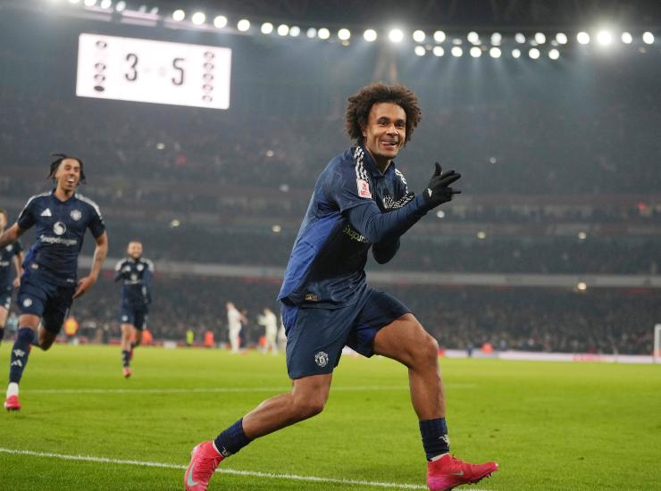 Zirkzee esulta dopo una rete