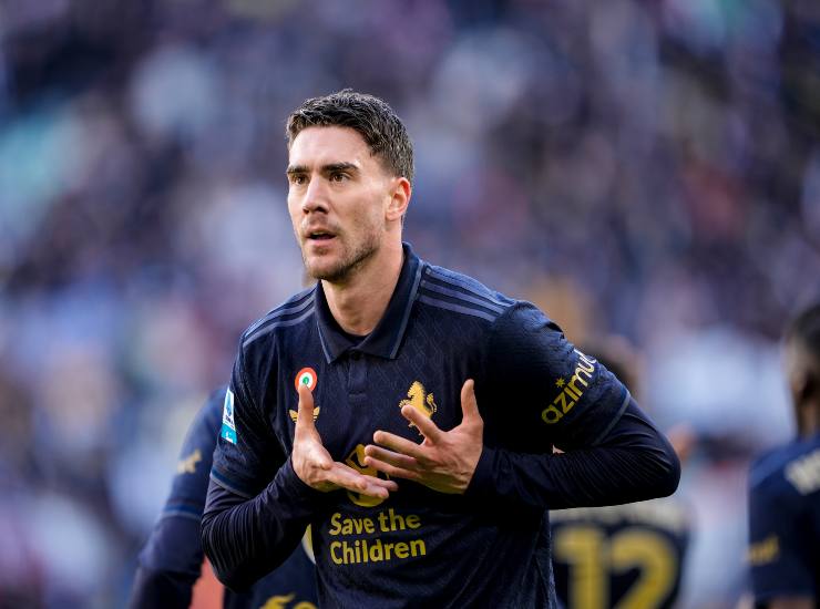 Vlahovic con la maglia della Juventus