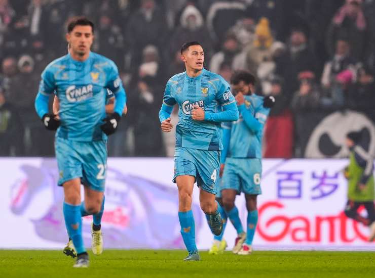 Idzes con la maglia del Venezia