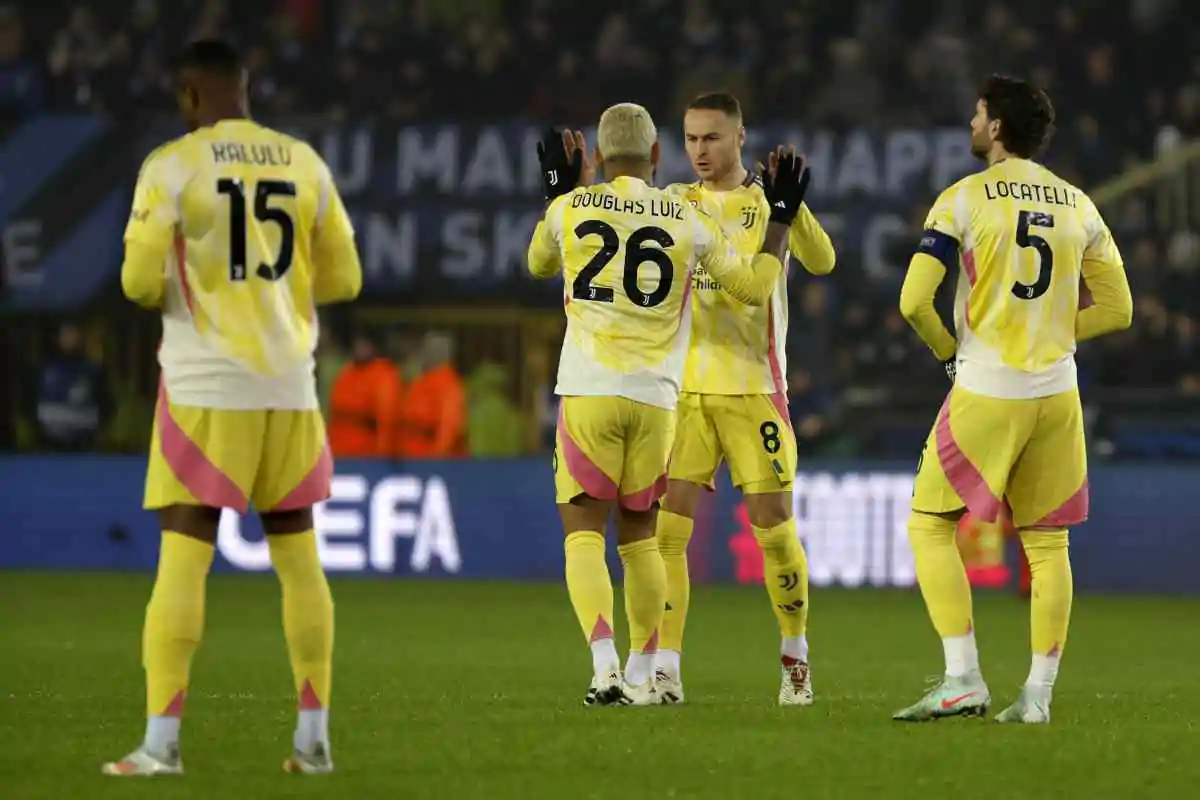 Douglas Luiz e i compagni