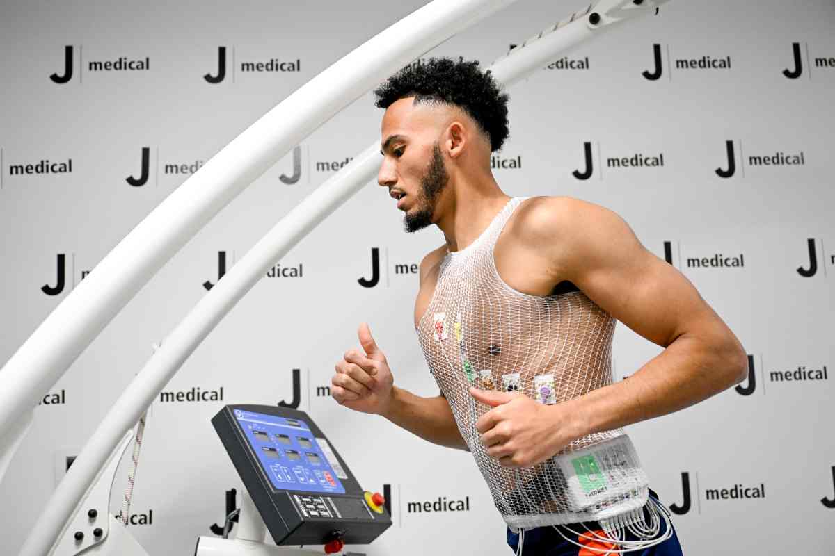 Kelly durante le visite mediche