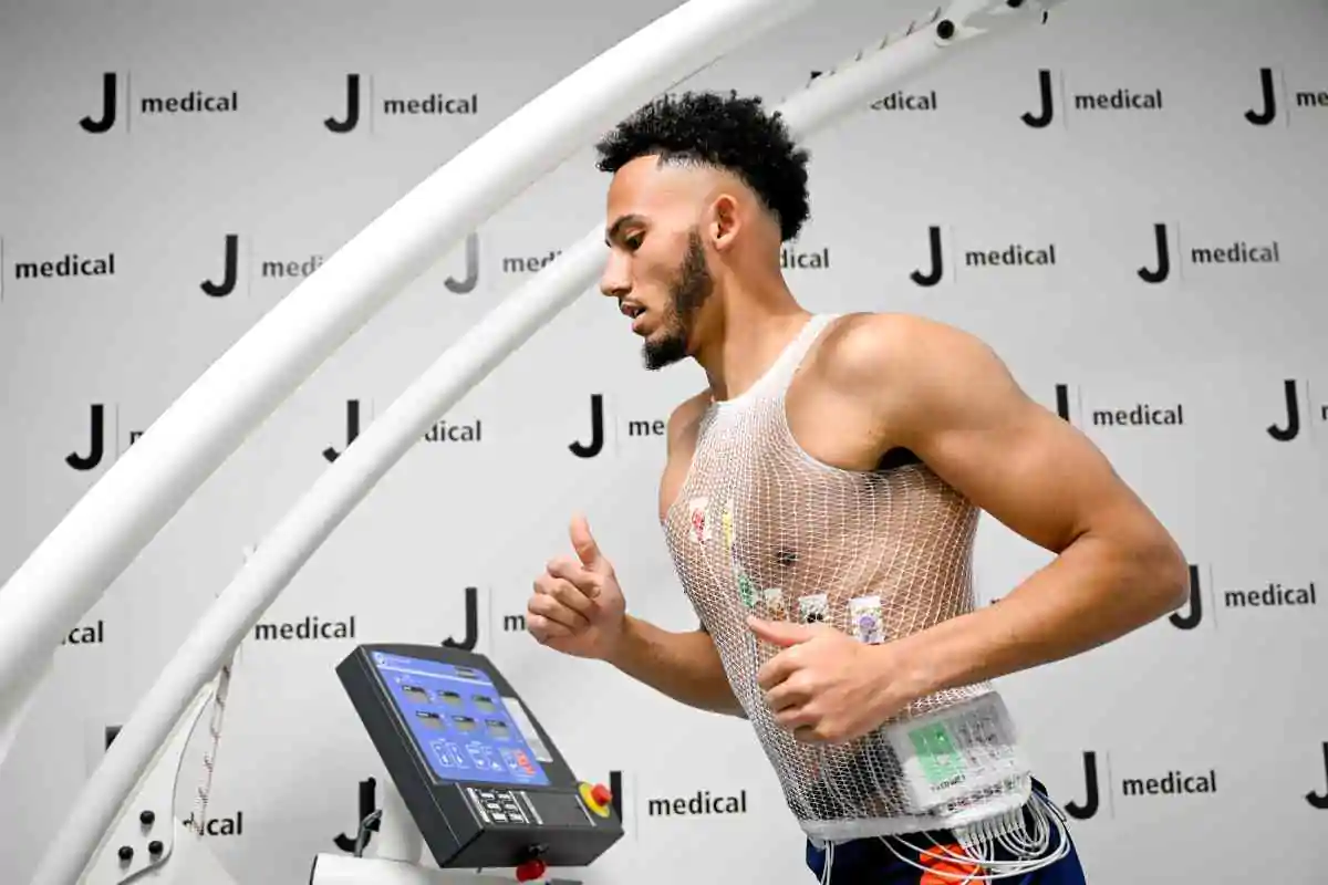 Kelly durante le visite mediche