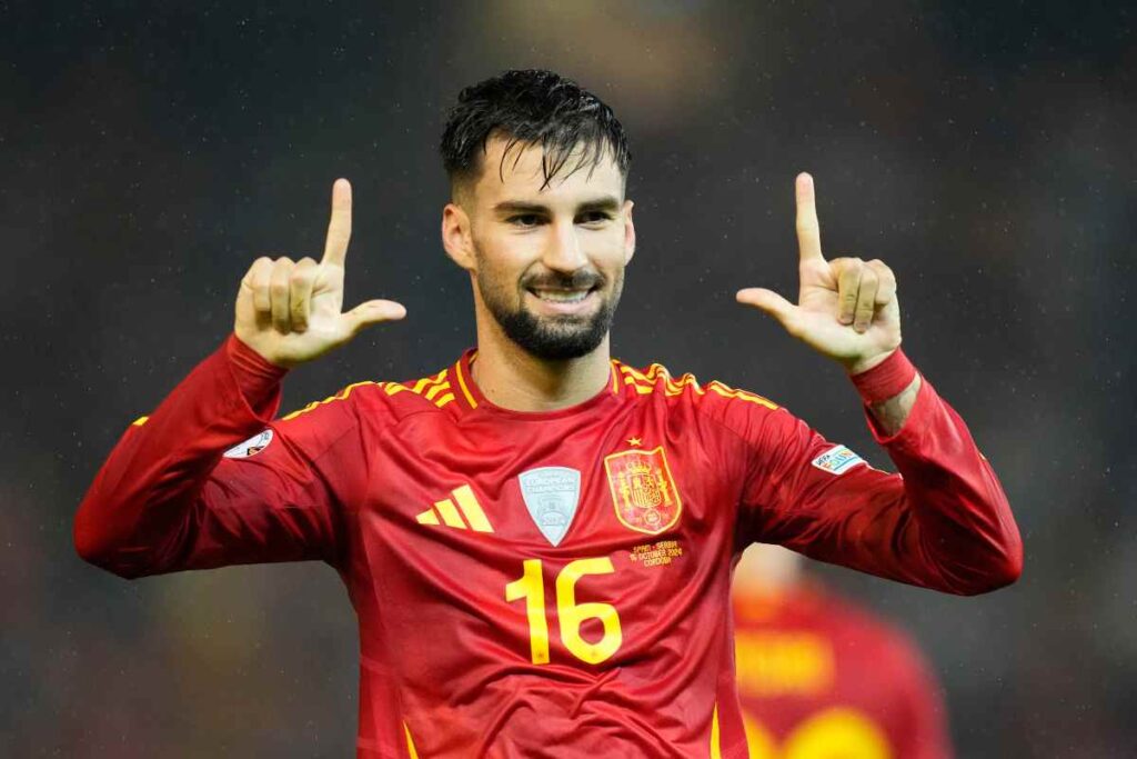 Baena esulta con la maglia della Spagna