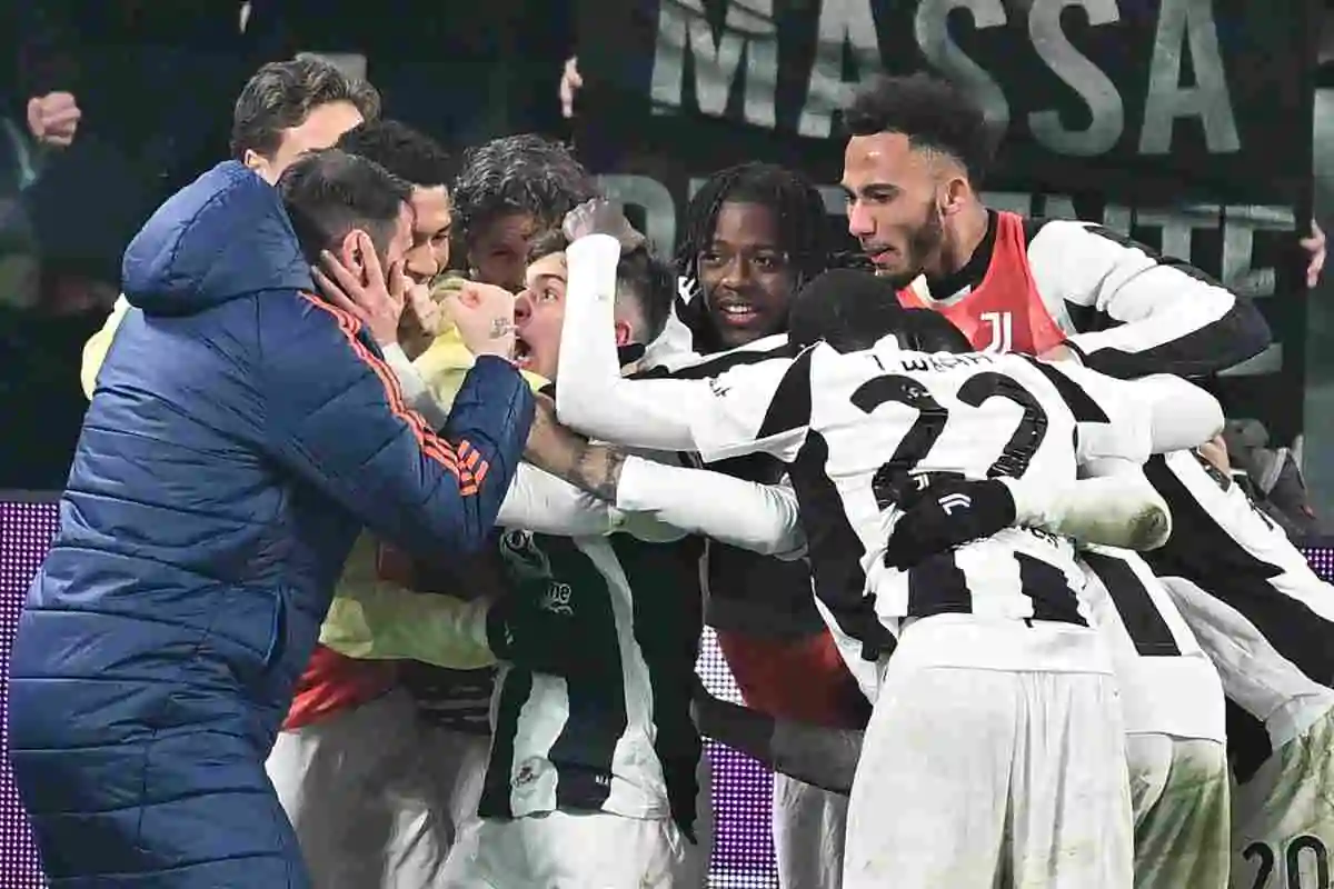 Giocatori della Juventus esultano