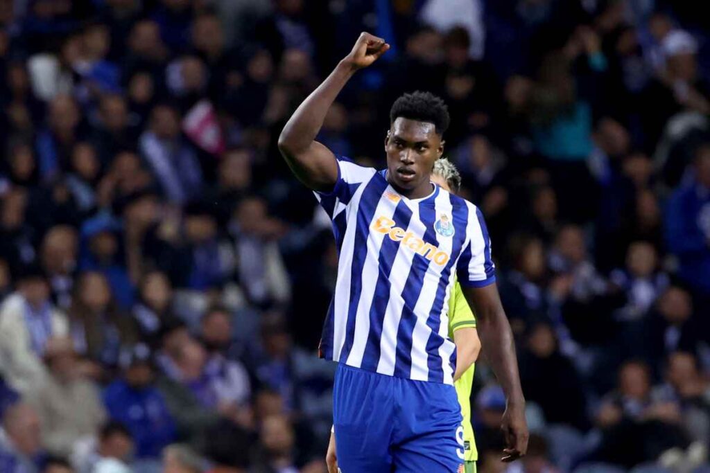 Aghelowa esulta dopo un gol