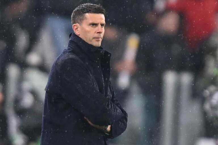 Thiago Motta con le braccia conserte