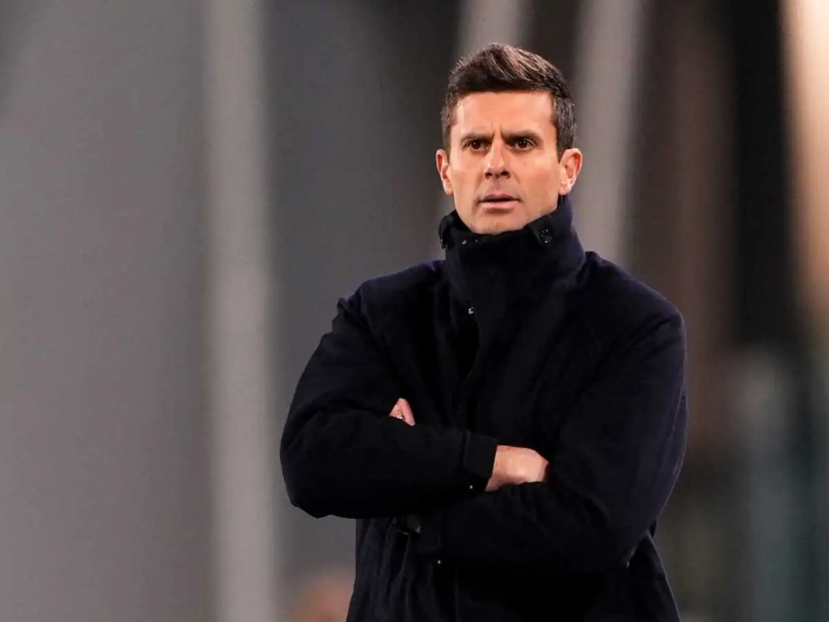 Thiago Motta con le braccia conserte