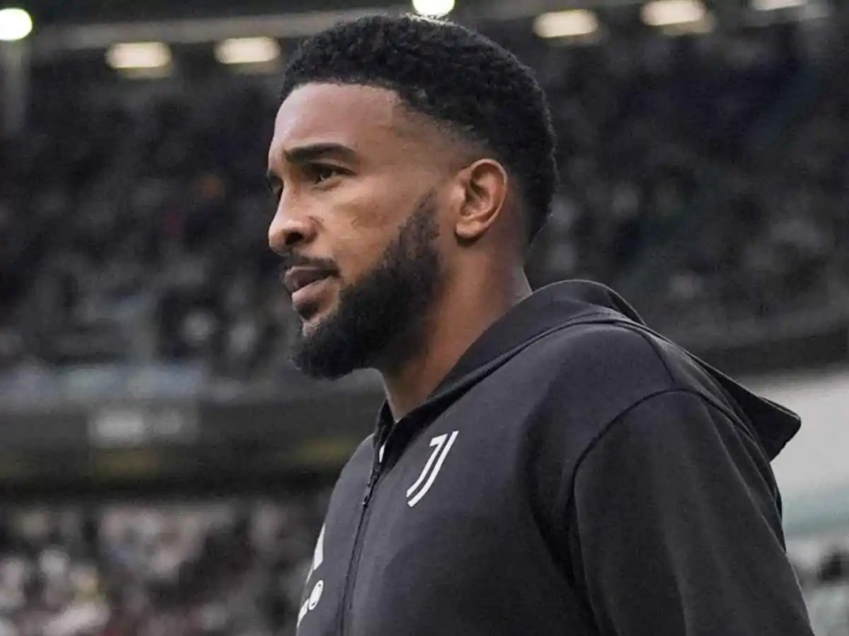 Bremer in procinto di entrare in campo immortalato di profilo