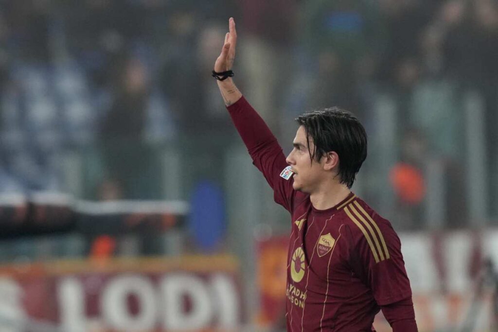 Dybala saluta i tifosi