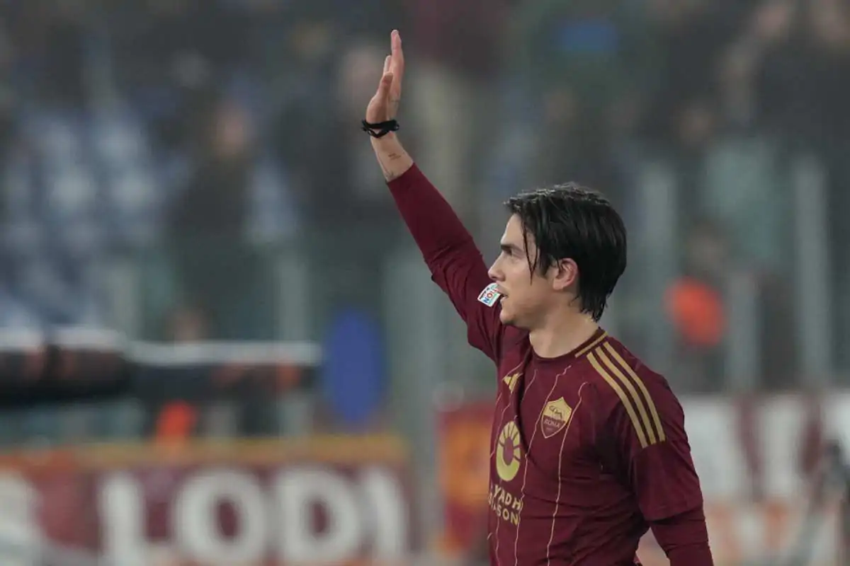 Dybala saluta i tifosi