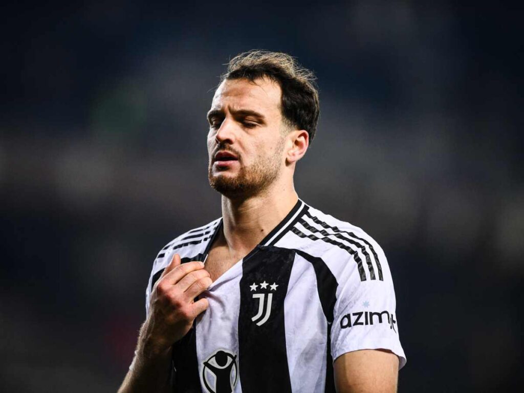 Gatti sconsolato in campo con la maglia della Juventus