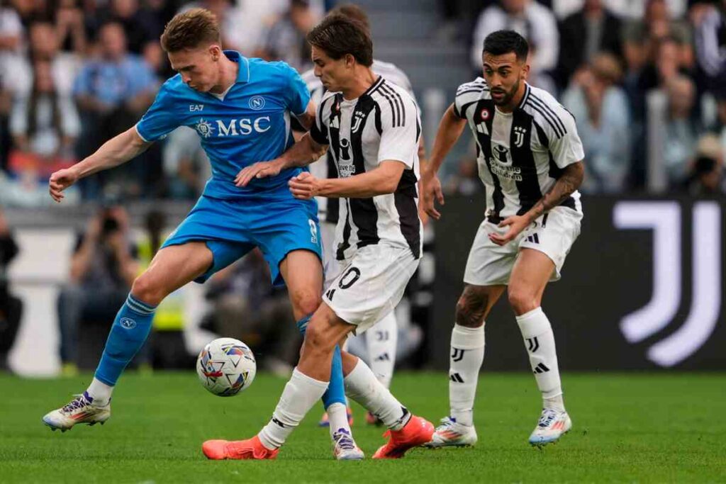 Napoli in campo contro la Juventus