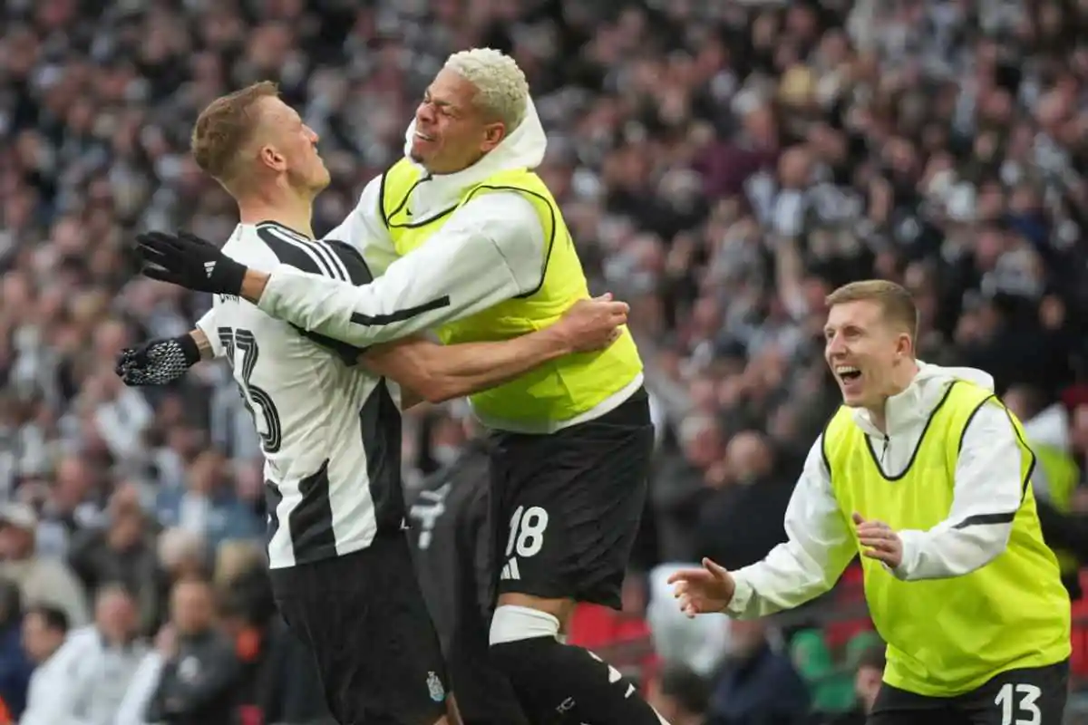 Il Newcastle esulta