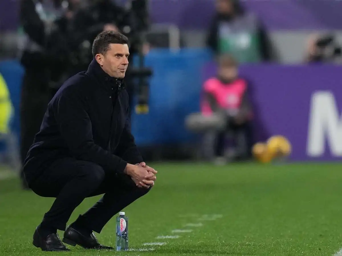 Thiago Motta accovacciato