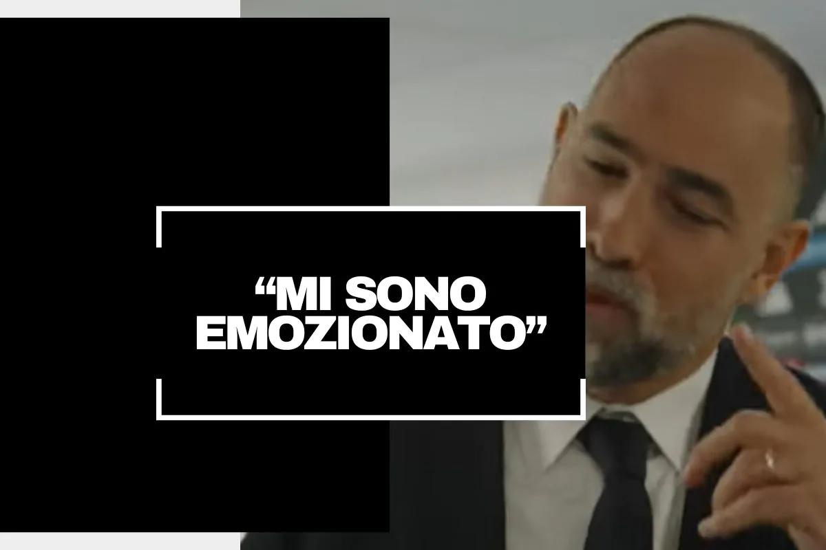 Tudor emozionato con indosso un abito